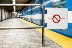 移动地铁火车运动模糊安全禁令西格