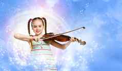 女孩玩小提琴