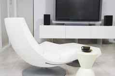 现代椅子平屏幕电视生活房间
