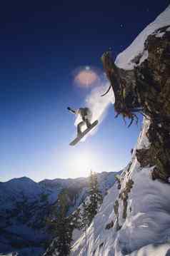 滑雪跳山窗台