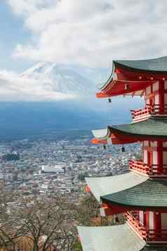 红色的宝塔山富士日本