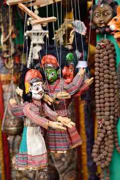 色彩斑斓的木偶市场摊位加德满都尼泊尔