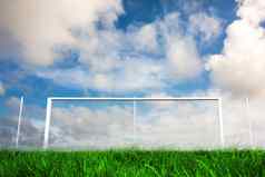 足球目标蓝色的多云的天空