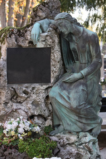 细节哀悼雕塑米罗戈伊墓地萨格勒布克罗地亚