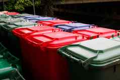 绿色蓝色的红色的垃圾箱回收垃圾箱垃圾罐公共医院