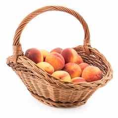 篮子完整的新鲜的桃子孤立的白色背景