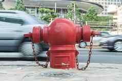 红色的消防栓站小径运动模糊车背气