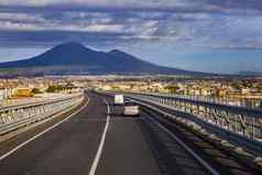 高速公路高贵的罗马通过高贵的小镇vesuviu