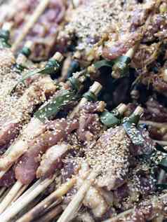 未煮过的猪肉串嗨越南