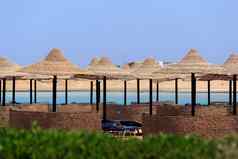 海滩太阳阳伞蓝色的天空霍利迪埃及
