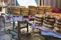 吉尔吉斯语面包tokoch周日市场奥什吉尔吉斯斯坦