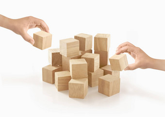 手玩木盒子孤立的背景