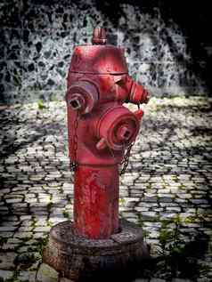 红色的火消火栓里斯本葡萄牙