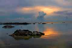 石头海美丽的黄昏日出