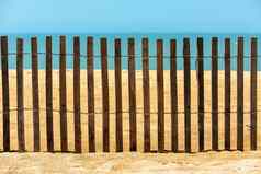 栅栏沙子海滩海洋私人海滩概念