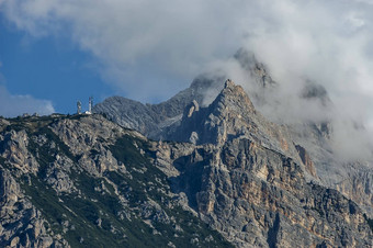 秋天的正在进行意大利美丽的白云石山帷幕d ampezzo白云石山脉阿尔卑斯山脉葡萄园