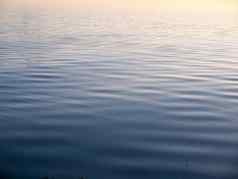 水表面蓝色的涟漪波纹理海洋