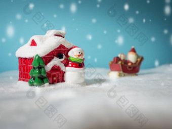 快乐圣诞老人老人礼物盒子雪雪橇雪房子雪房子雪人圣诞节树圣诞老人老人雪房子雪<strong>背景粉蓝</strong>色的