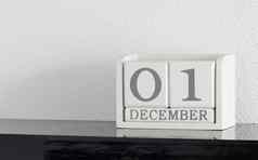 白色块日历现在日期月12月
