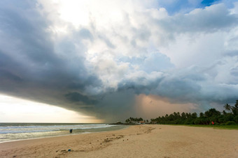 阿洪加拉海滩斯里兰卡斯里兰卡天气风暴日落