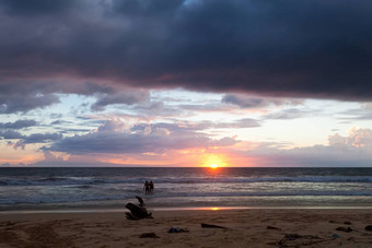阿洪加拉海滩斯里兰卡斯里兰卡享受日落海滩