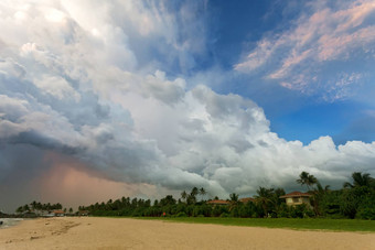 阿洪加拉海滩斯里兰卡斯里兰卡巨大的云光一定