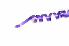 螺旋紫色的丝带孤立的白色背景