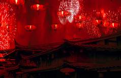 中国人一年庆祝活动中国人屋顶灯笼天空烟花红色的烟令人惊异的背景