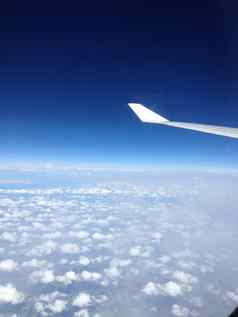 视图飞机翼飞行云概念旅行飞机