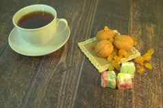 杯茶飞碟核桃白色葡萄干土耳其高兴的是纺织餐巾谎言木表格生活