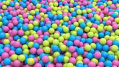 渲染摘要色彩斑斓的球体球背景原始的形状简约设计聚会，派对装饰五彩缤纷的气球