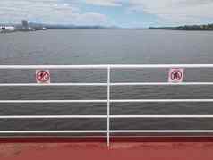 爬栏杆标志渡船魁北克加拿大