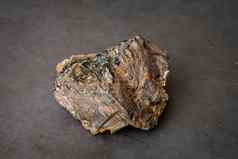 棕色（的）褐铁矿黑色的宝石宝石珠宝矿物珍贵的石头