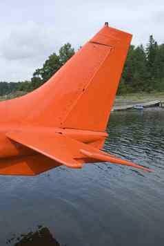水平安定面橙色水上飞机