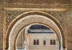 拱阿拉伯式花纹Alhambra西班牙