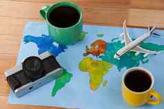 假期旅游概念上的图像旅行配件咖啡杯子