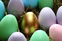 金复活节彩蛋彩色鸡蛋