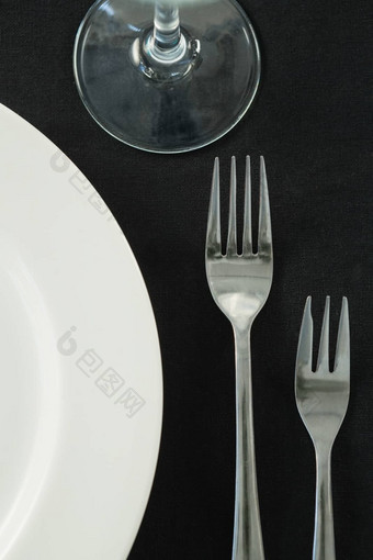 餐厅盘子集黑色的主题表格