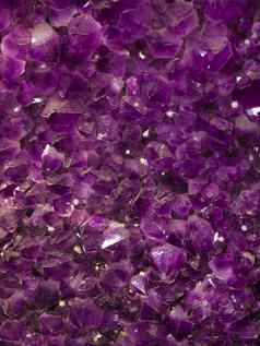 紫色的紫水晶石头
