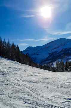空滑雪山坡上雪山欧洲