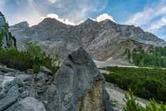 美丽的徒步旅行爬楚格峰埃尔瓦尔德埃布湖最高山德国