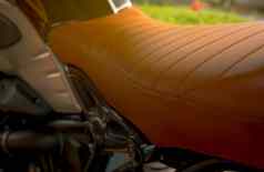 摩托车座位棕色（的）皮革古董经典风格摩托车