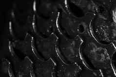 黑色的脏自行车齿轮纹理宏单色特写镜头背景