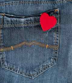 小红色的心回来口袋里蓝色的牛仔裤