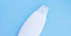 空白标签化妆品容器瓶产品模型蓝色的背景
