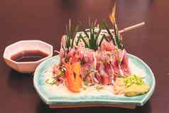 鲭鱼生鱼片日本食物