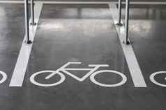 象征自行车停车停车自行车自行车停车很多