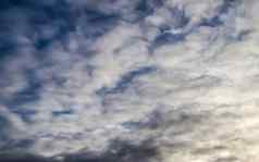 惊人的混合云形成全景夏天天空
