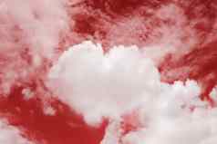 心形状的云天空情人节背景红色的颜色主题甜蜜的形状的云心