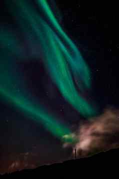 绿色极光北欧化工北部灯闪亮的星光的天空